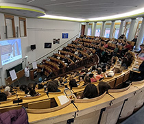 Studiengangsgespräch im Zentralen Hörsaal.  